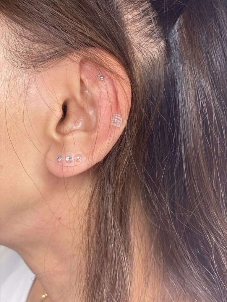 泉大津駅　耳ツボジュエリー